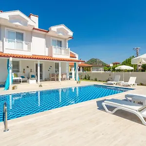 Mina Villa